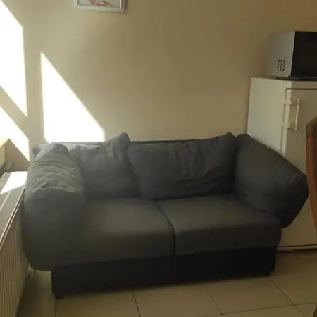 Piece De Sejour Au Rez A L'etage * Thuin